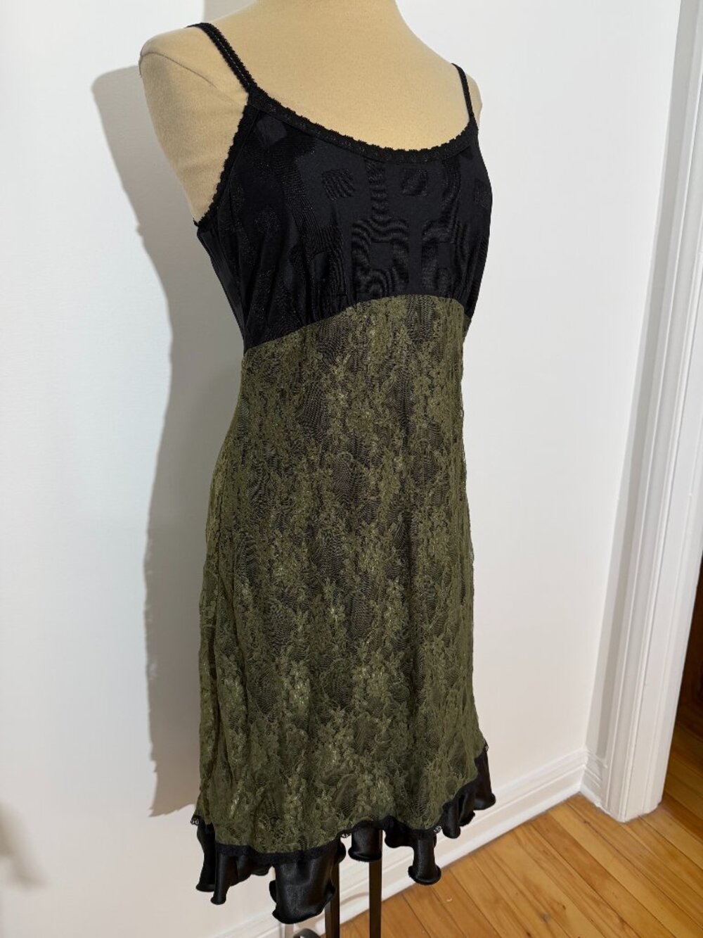 Kollontaï Vintage Floral Lace Empire Waist Slip Dress
